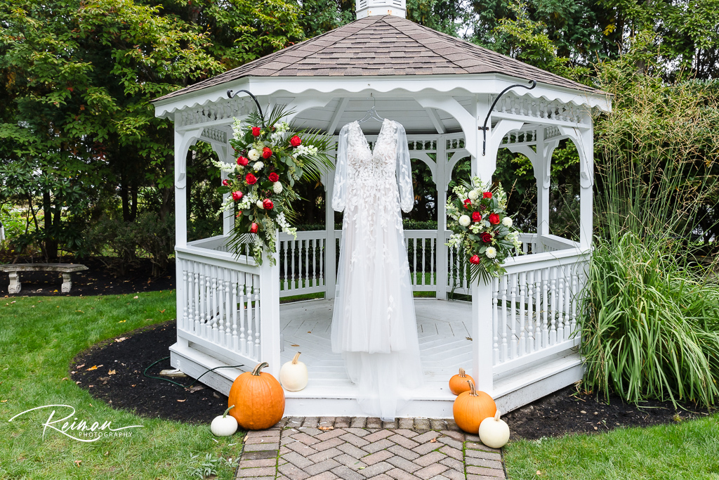 Chocksett Inn, Wedding, Fall Wedding, Chocksett Inn Wedding Photographer, Worcester Wedding Photographer, Boston Wedding Photographer, Reiman Photography Sterling Wedding Photographer