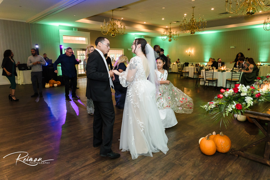 Chocksett Inn, Wedding, Fall Wedding, Chocksett Inn Wedding Photographer, Worcester Wedding Photographer, Boston Wedding Photographer, Reiman Photography Sterling Wedding Photographer